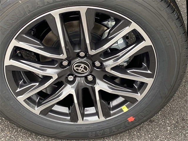 2026 Toyota Corolla Cross XLE photo 4