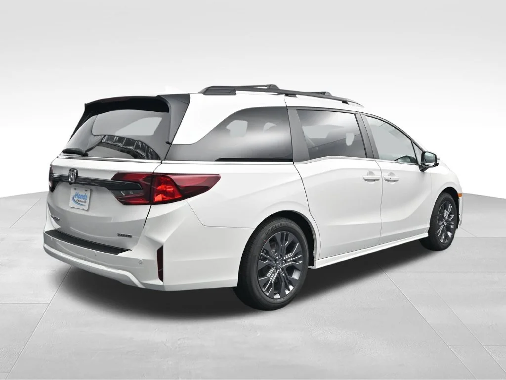 New 2027 Platinum White Pearl Honda Touring image 3