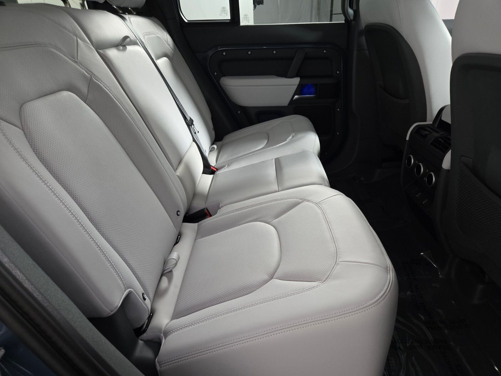 New 2026 Tasman Blue Land Rover X-Dynamic SE image 19