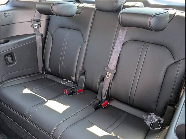 2025 Mazda CX-90 Preferred Package - Photo 11