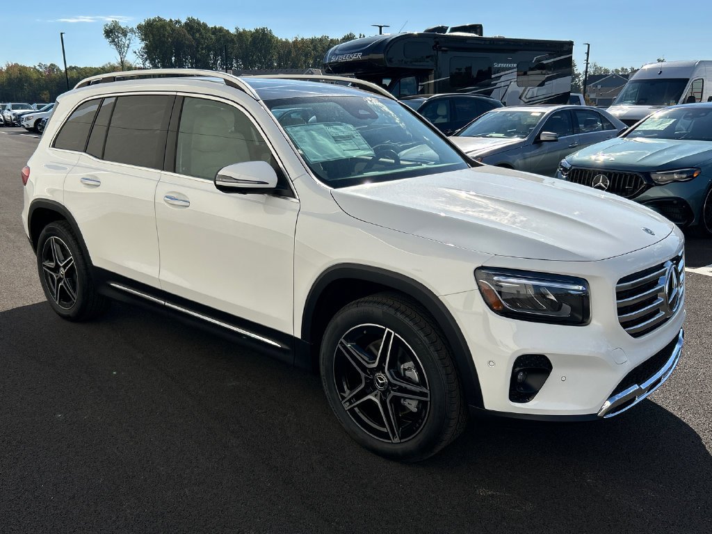 New 2026 Polar White Mercedes-Benz GLB 250 image 2
