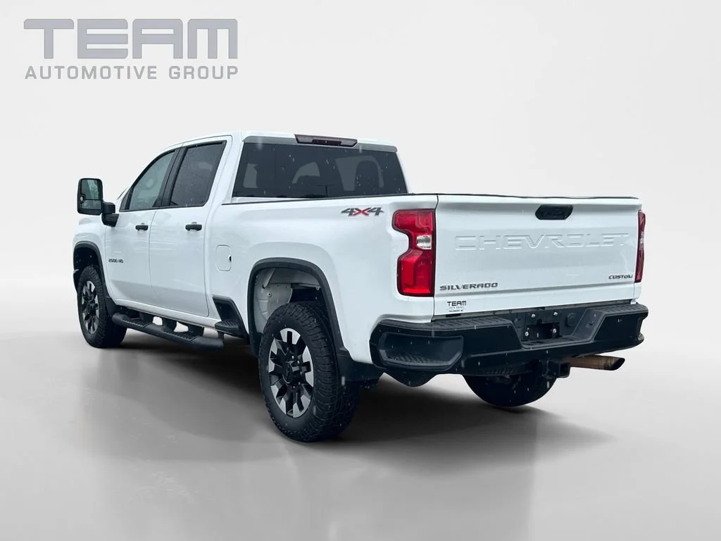 Used 2020 SUMMIT WHITE Chevrolet Custom image 5