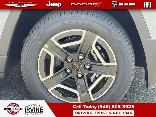 New 2026 Sting-Gray Clear-Coat Exterior Paint Jeep Laredo image 34