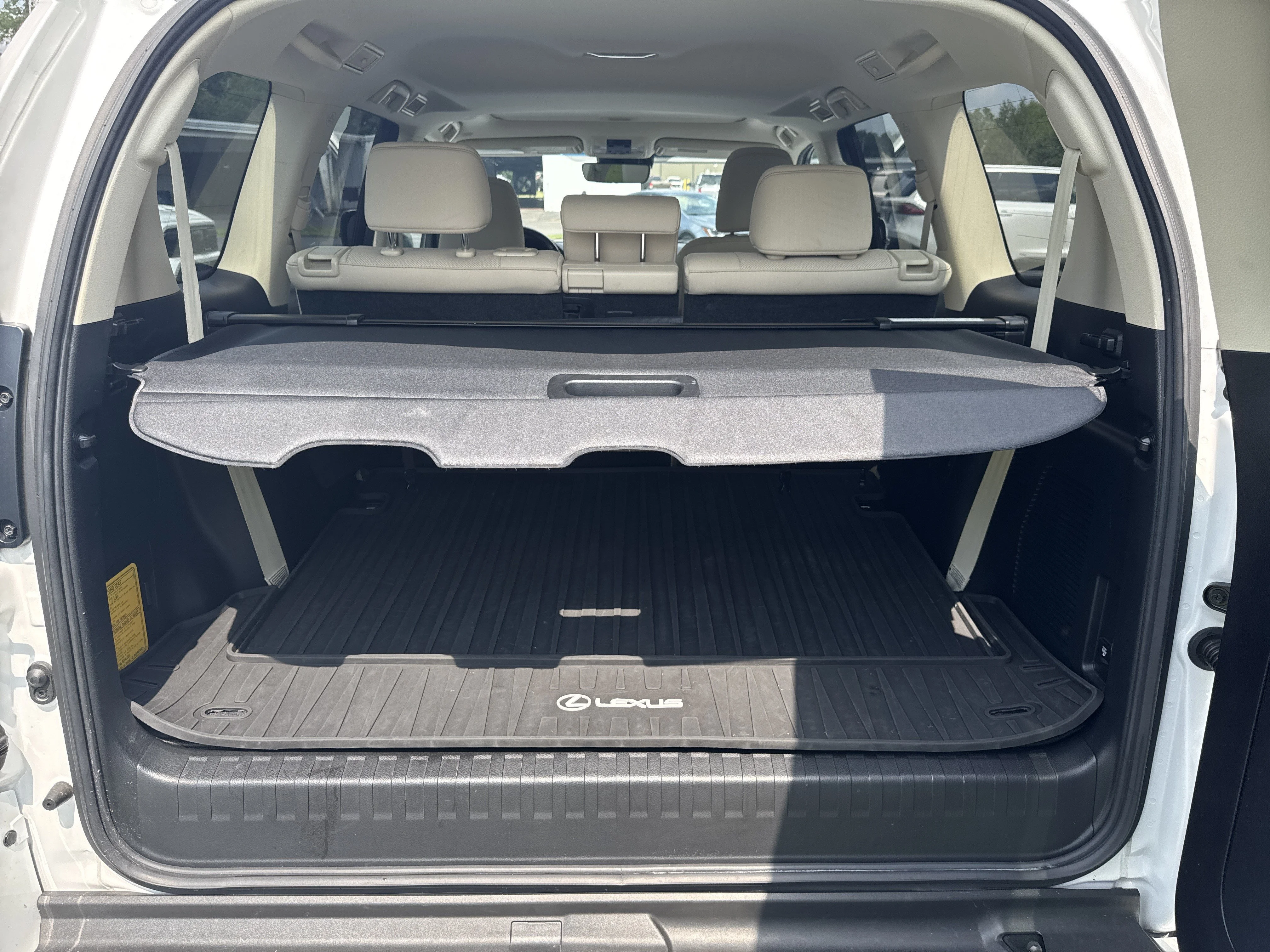 Used 2021 Starfire Pearl Lexus 460 image 28