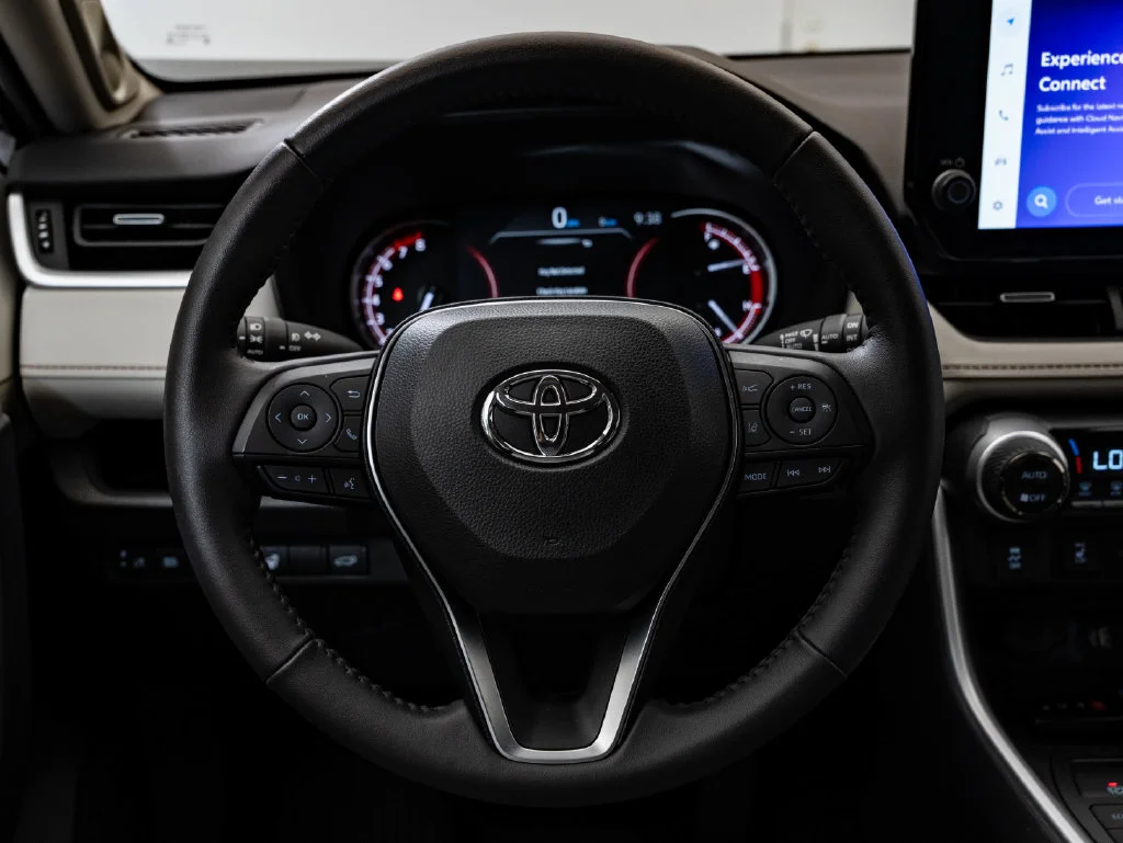 Used 2025 Silver Sky Metallic Toyota XLE Premium image 43