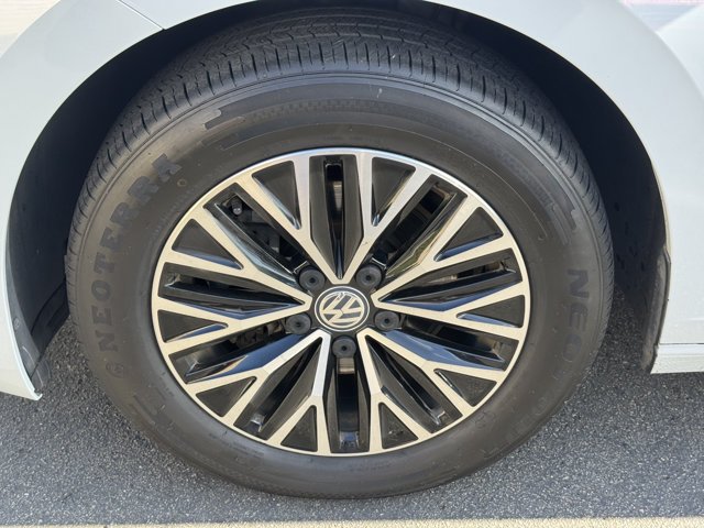 Used 2019 Pure White Volkswagen SEL image 15