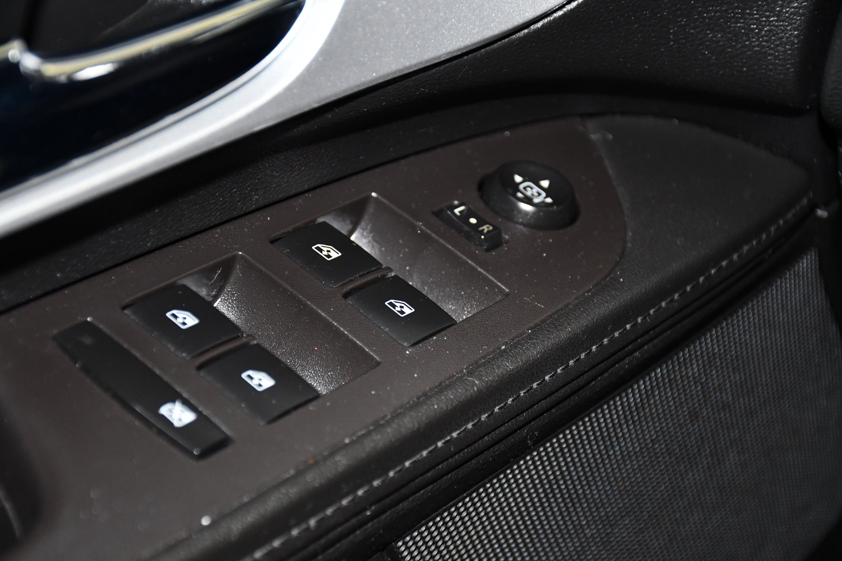 Used 2016 Blue Velvet Metallic Chevrolet LT image 33