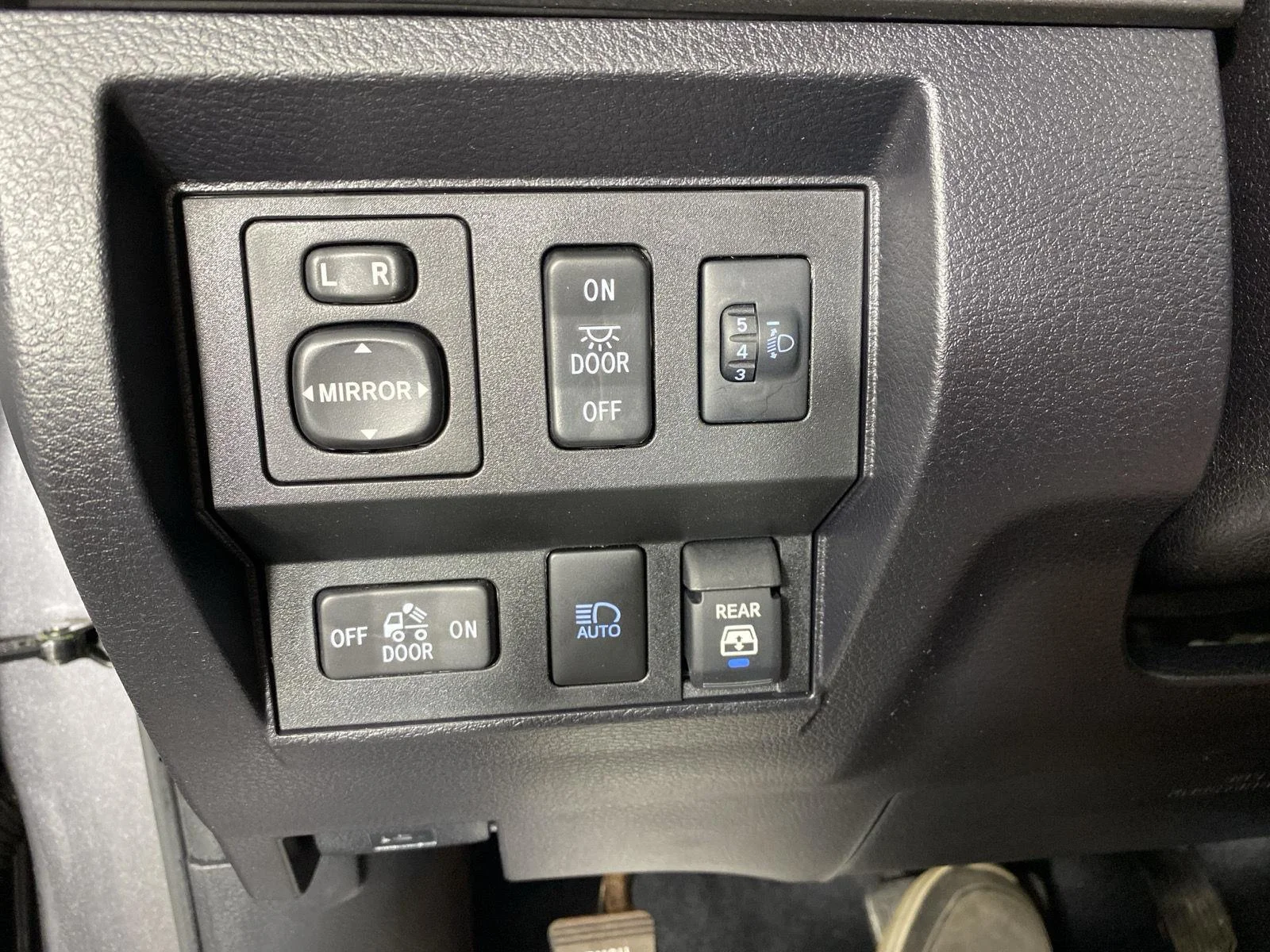 Used 2021 Magnetic Gray Metallic Toyota SR5 image 27