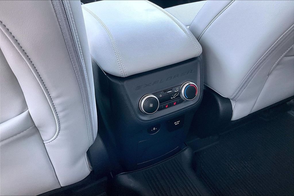 2026 Ford Explorer Platinum - Photo 15