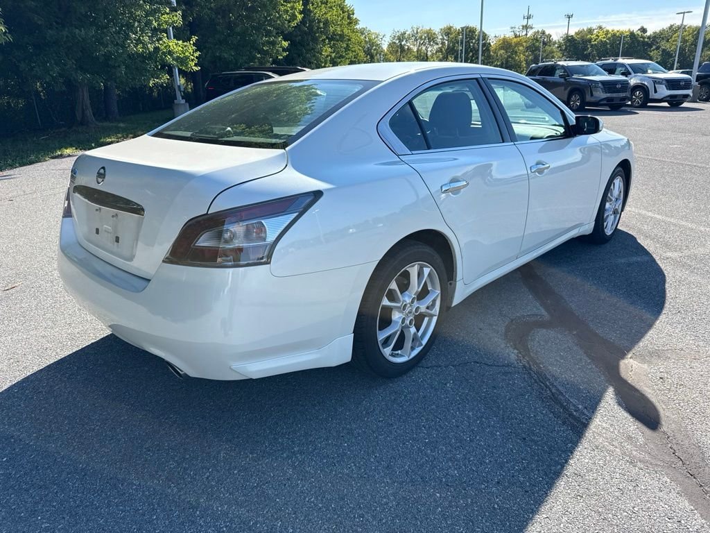 Used 2014 White Nissan 3.5 S image 7
