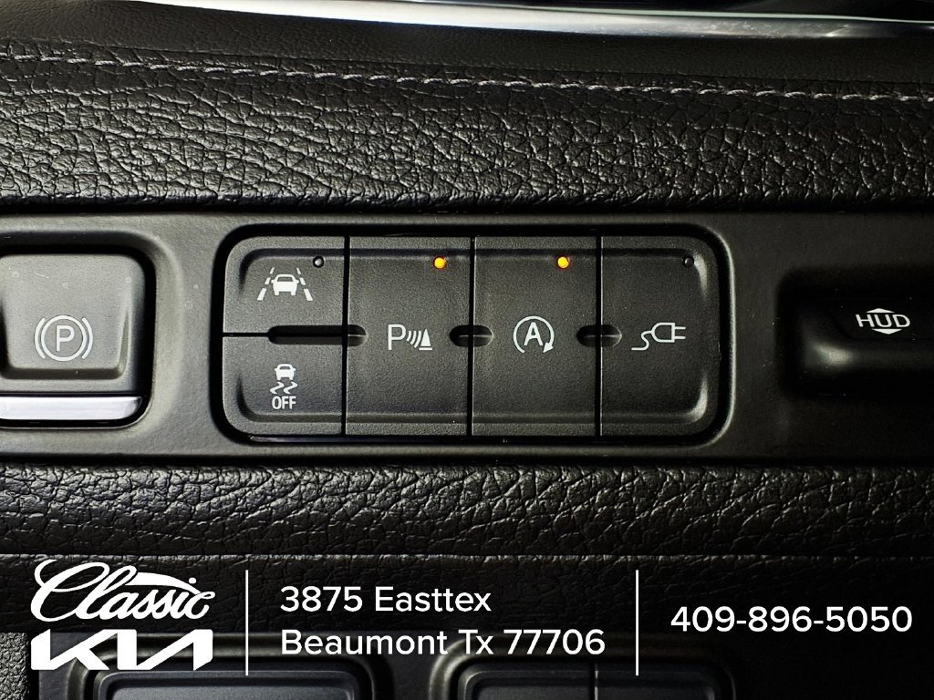 Used 2021 White GMC Denali image 17
