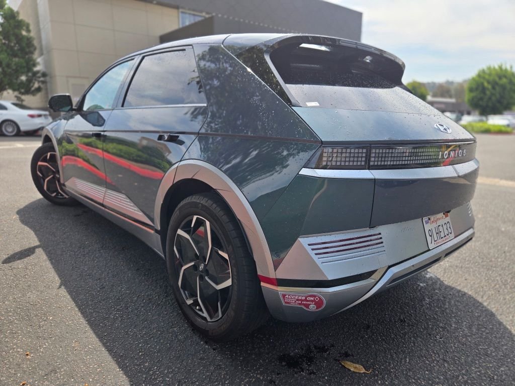 Used 2024 Green Hyundai Limited image 3