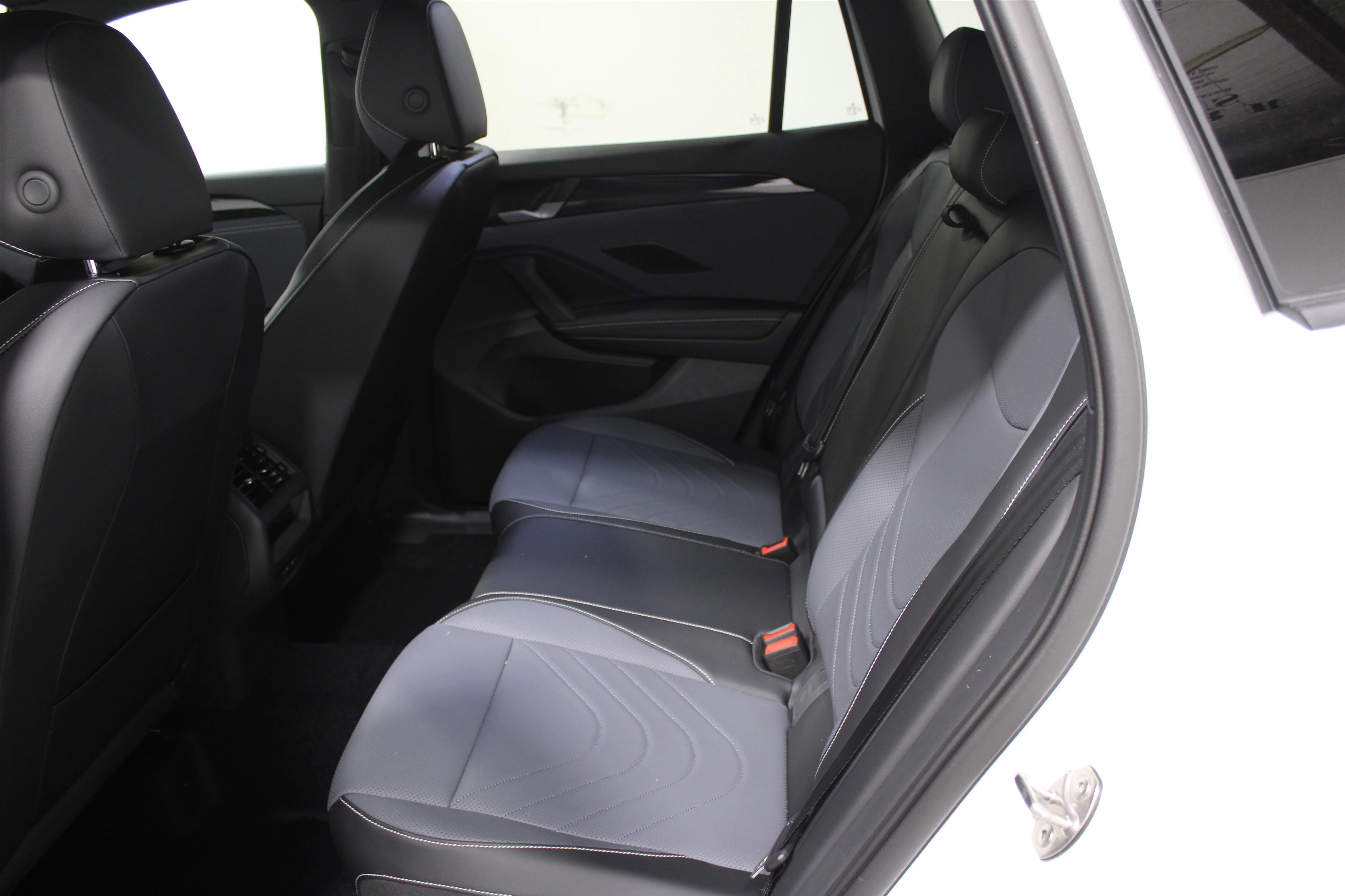 New 2026 Opal White Pearl Volkswagen SE R-Line Black image 19