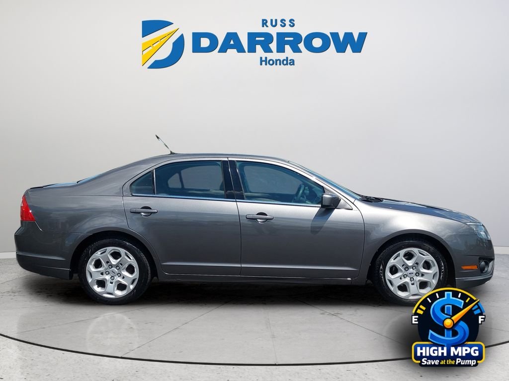 Used 2010 Gray Ford SE image 6