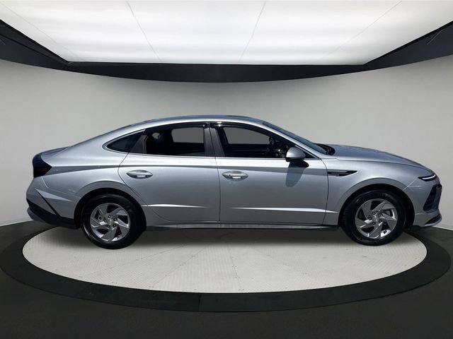 Certified Used 2025 Silver Hyundai SE image 3