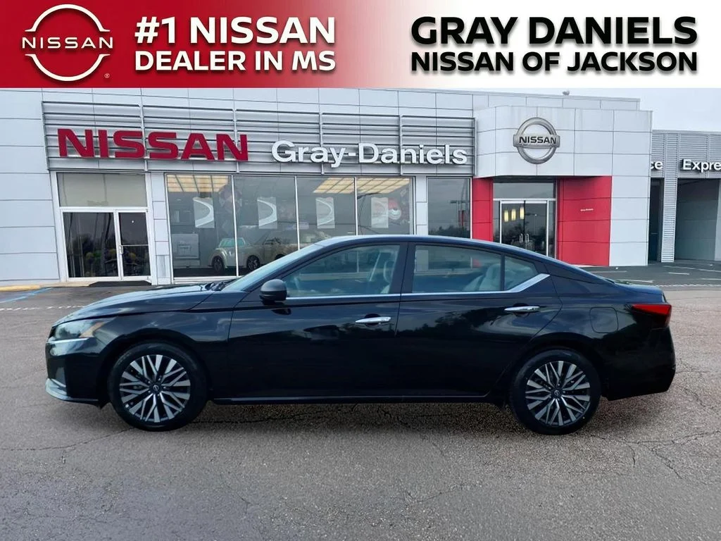 Used 2025 Black Nissan 2.5 SV image 4