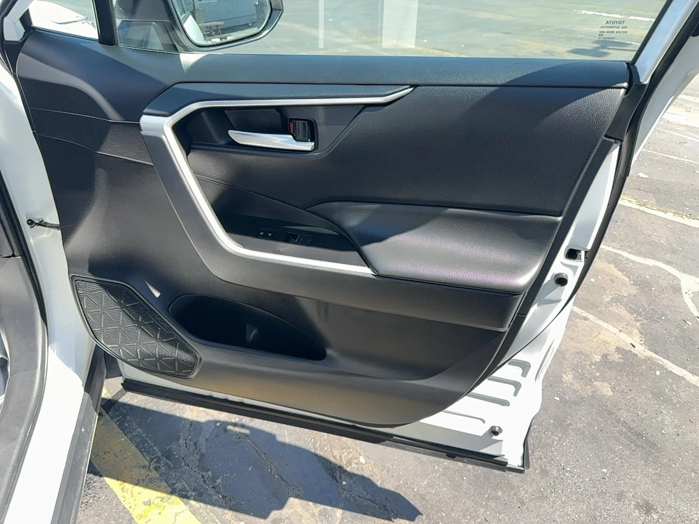 Used 2025 White Toyota XLE image 26