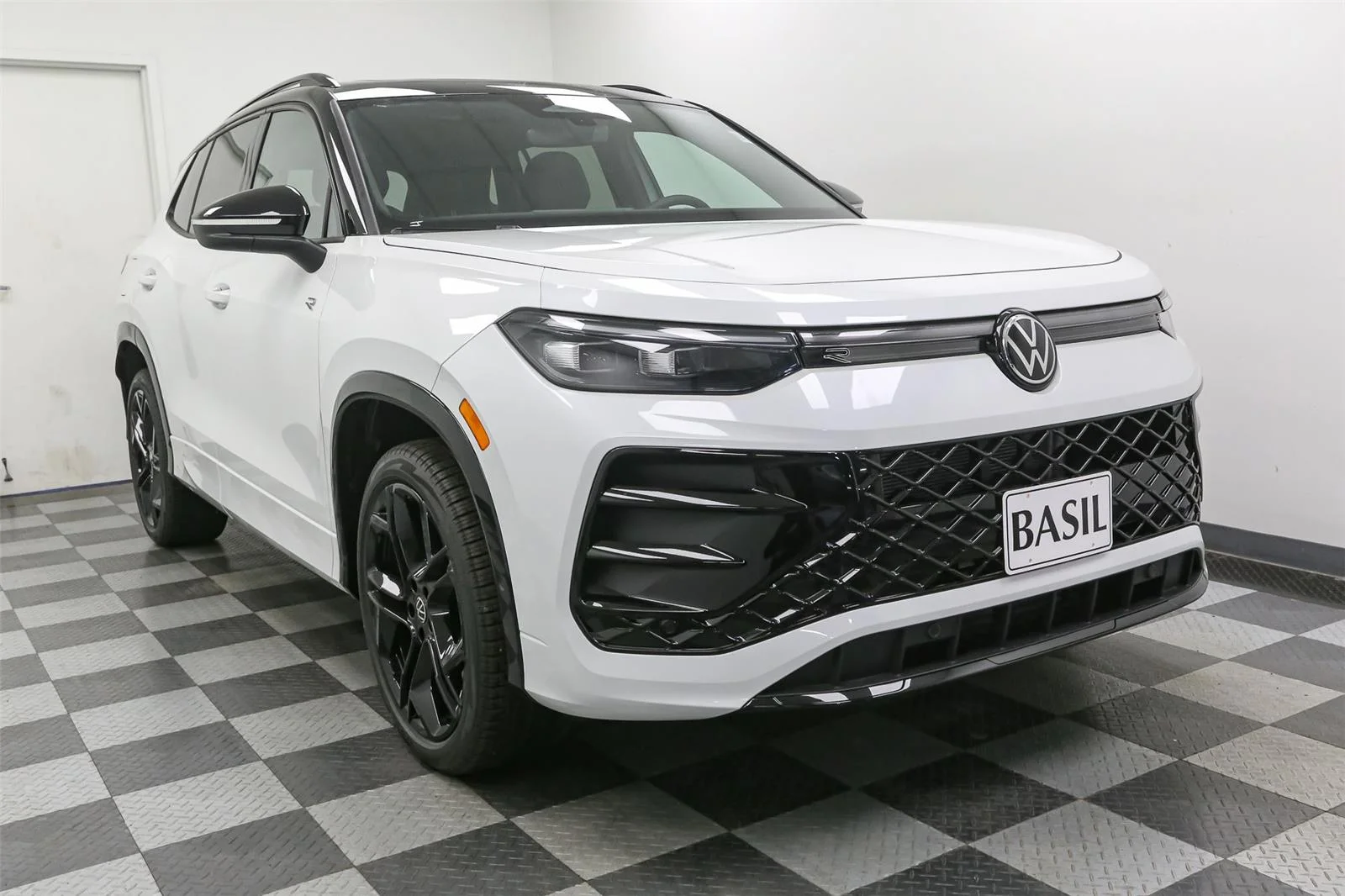 New 2026 Opal White w Deep Black Roof Volkswagen SE R-Line Black image 2