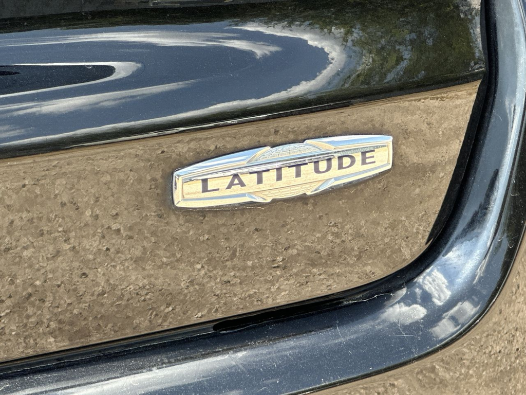 Used 2022 Black Jeep Latitude image 46