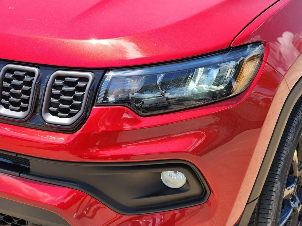 New 2026 Red Hot Pearlcoat Jeep Latitude image 5