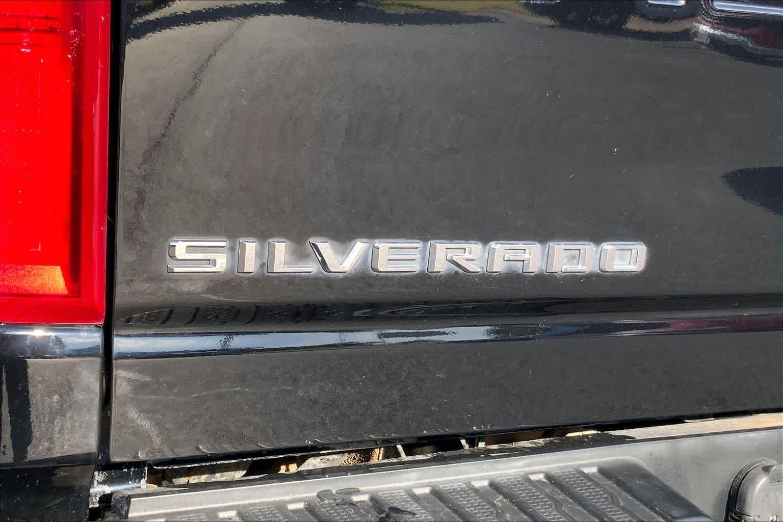 Used 2020 Black Chevrolet Custom image 32