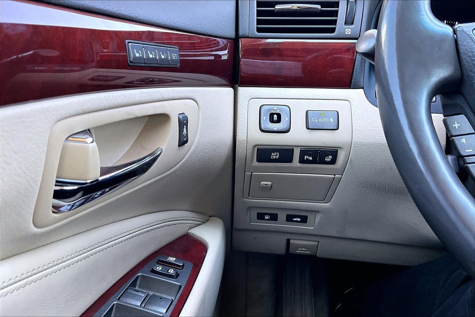 Used 2008 Starfire Pearl Lexus  image 34