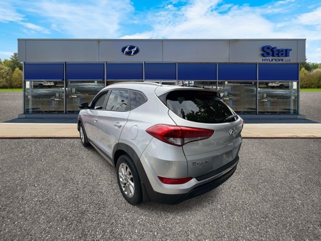 Used 2017 Molten Silver Hyundai SE image 3