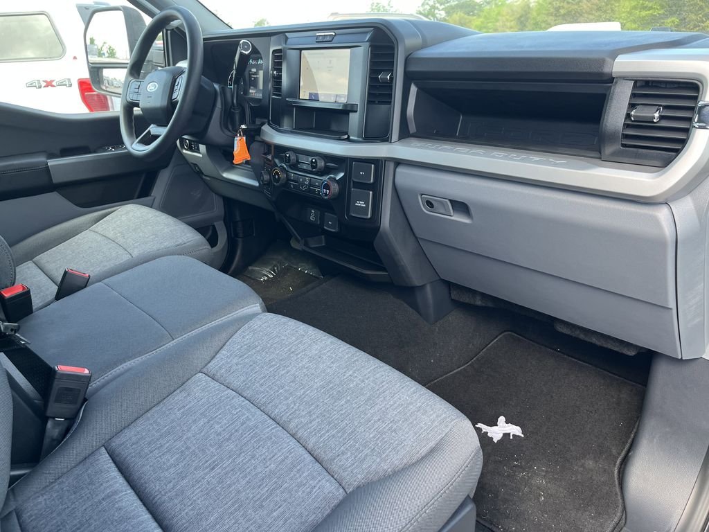 New 2026 Oxford White Ford F-250® XL image 32