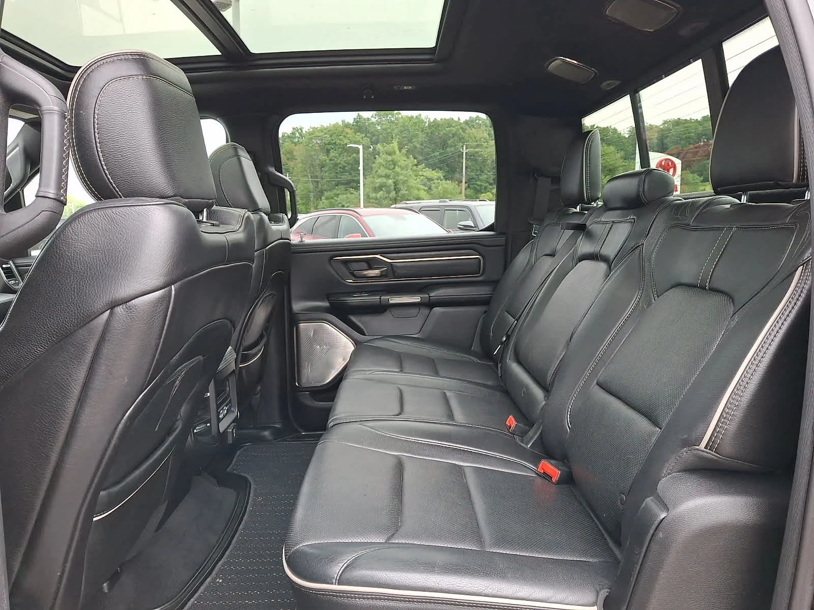 Used 2019 Diamond Black Crystal Pearl Ram Limited image 11