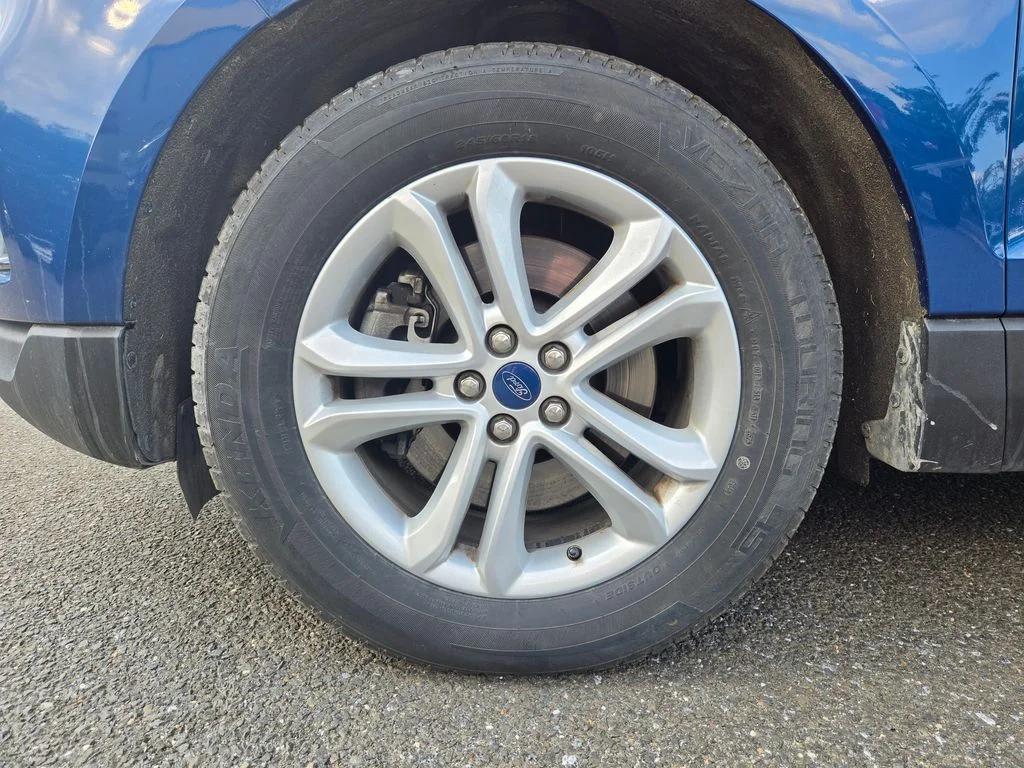 Used 2020 Blue Ford SEL image 9
