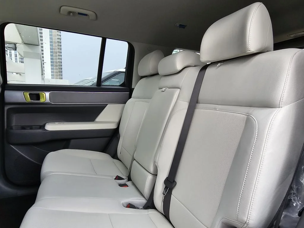 New 2027 Gray Hyundai SE image 11