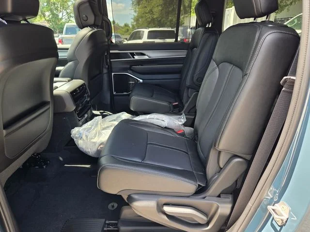 New 2026 Steel Blue Exterior Paint Jeep Limited Reserve image 6