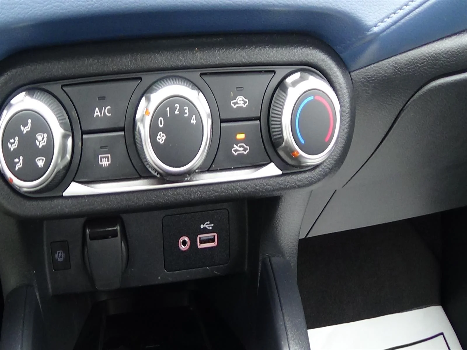 Used 2025 Super Black (kh3) Nissan SV image 25