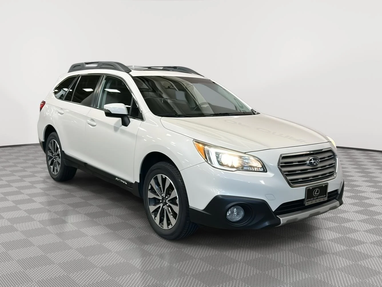Used 2015 Crystal White Pearl Subaru 2.5i Limited image 1
