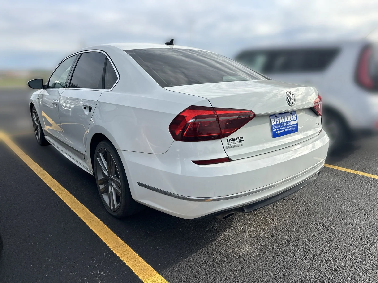 Used 2017  Volkswagen 1.8T R-Line image 4