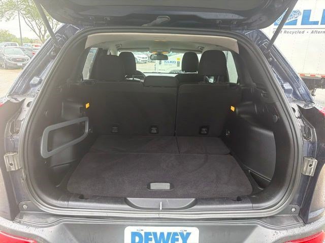 Used 2015 True Blue Pearlcoat Jeep Latitude image 16