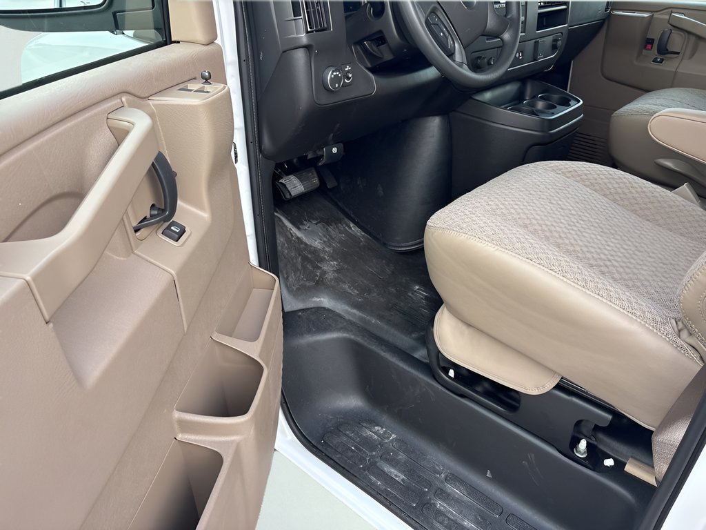 2025 Chevrolet Express Cargo Work Van - Photo 18