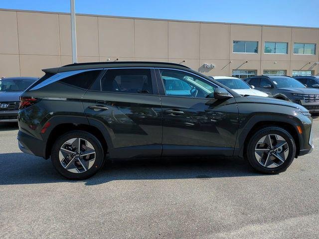 New 2026 Green Hyundai SEL FWD image 4