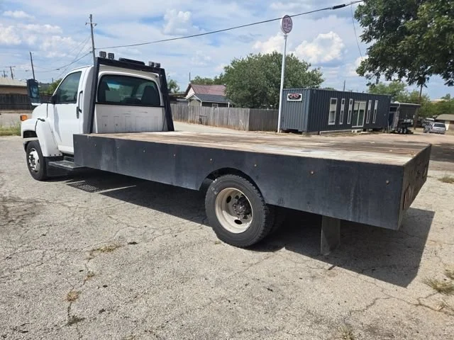 Used 2005 Summit White GMC  image 5
