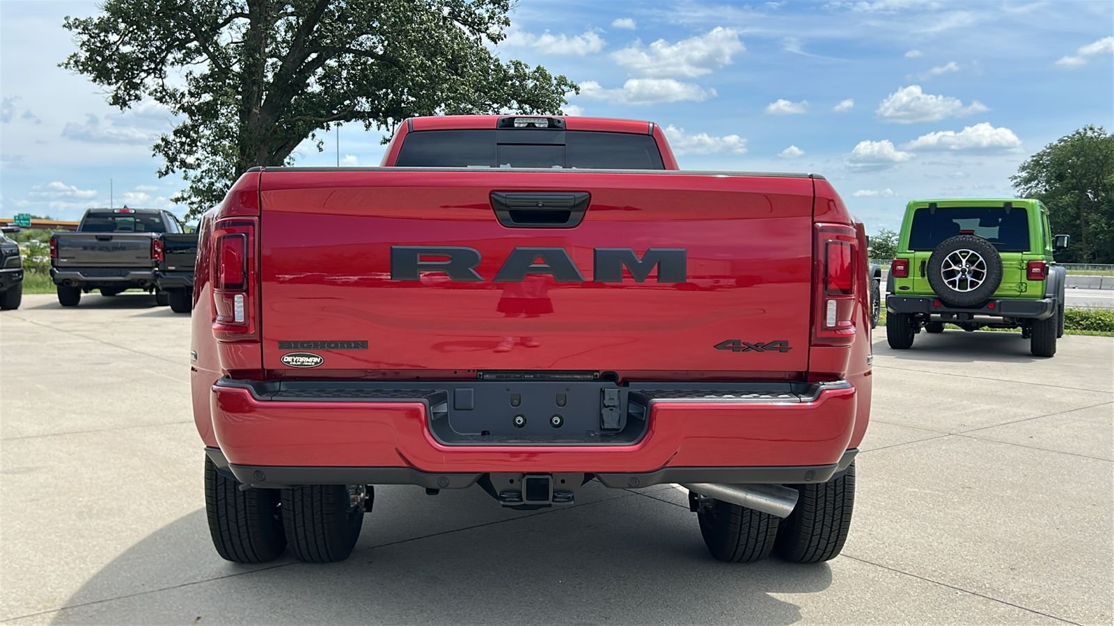 New 2026 Molten Red Pearl-Coat Exterior Paint RAM Big Horn image 5
