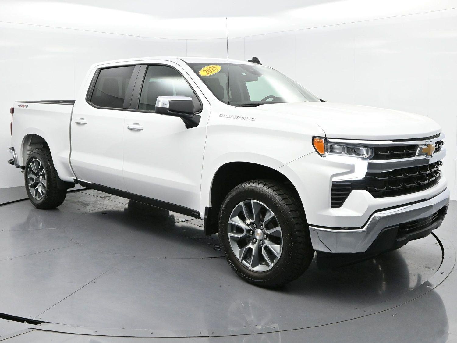 Used 2025 Summit White Chevrolet LT image 2