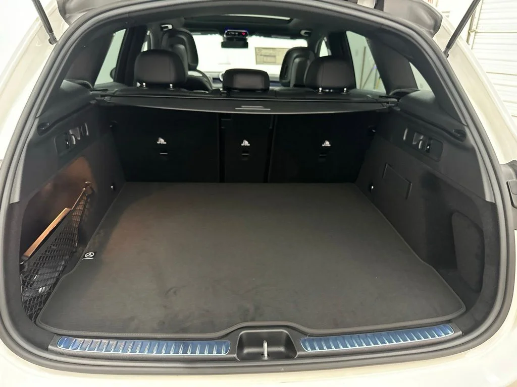 New 2027 White Mercedes-Benz GLC 300 image 27