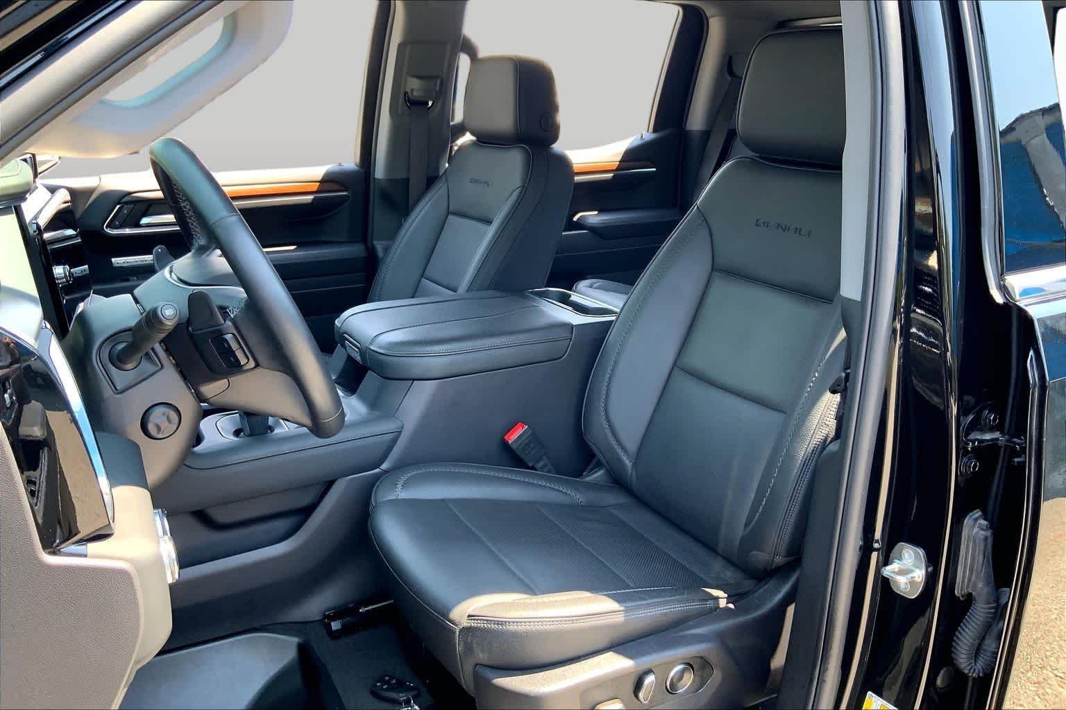 Used 2024 Onyx Black GMC Denali image 8