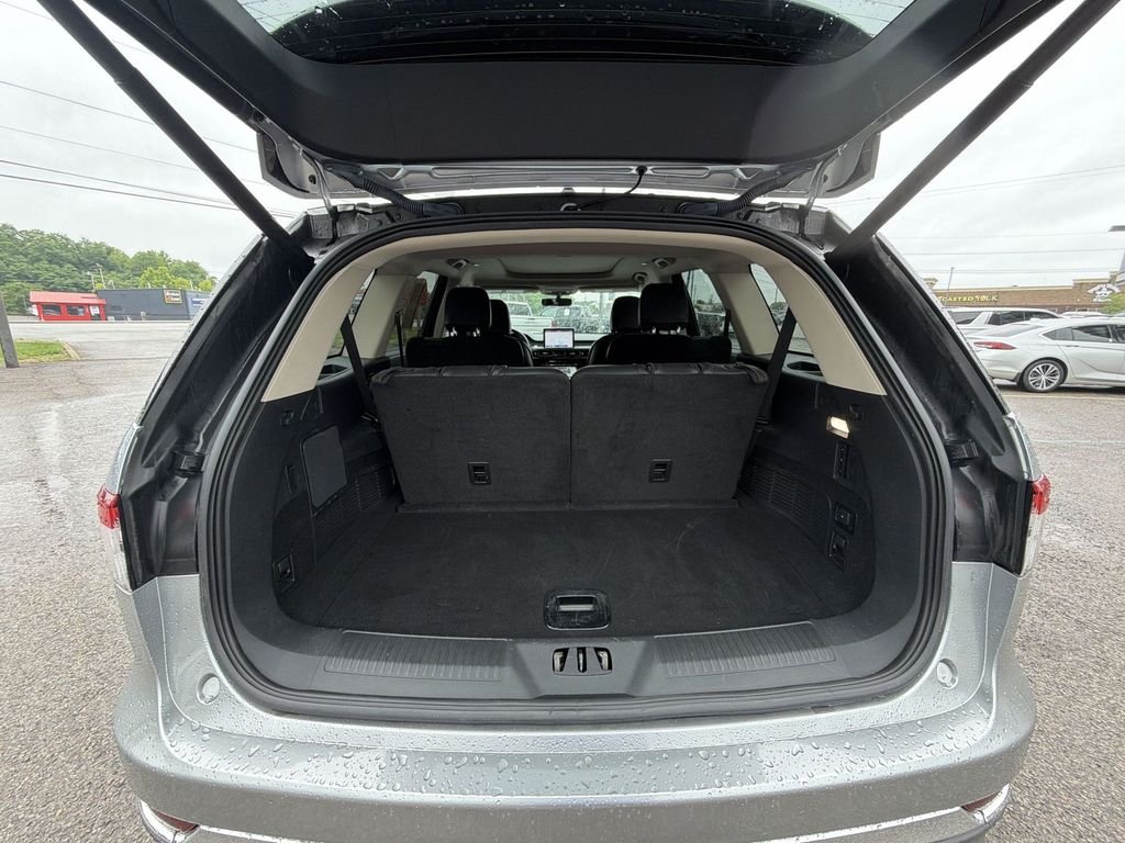 Used 2023 Silver Lincoln Standard image 25