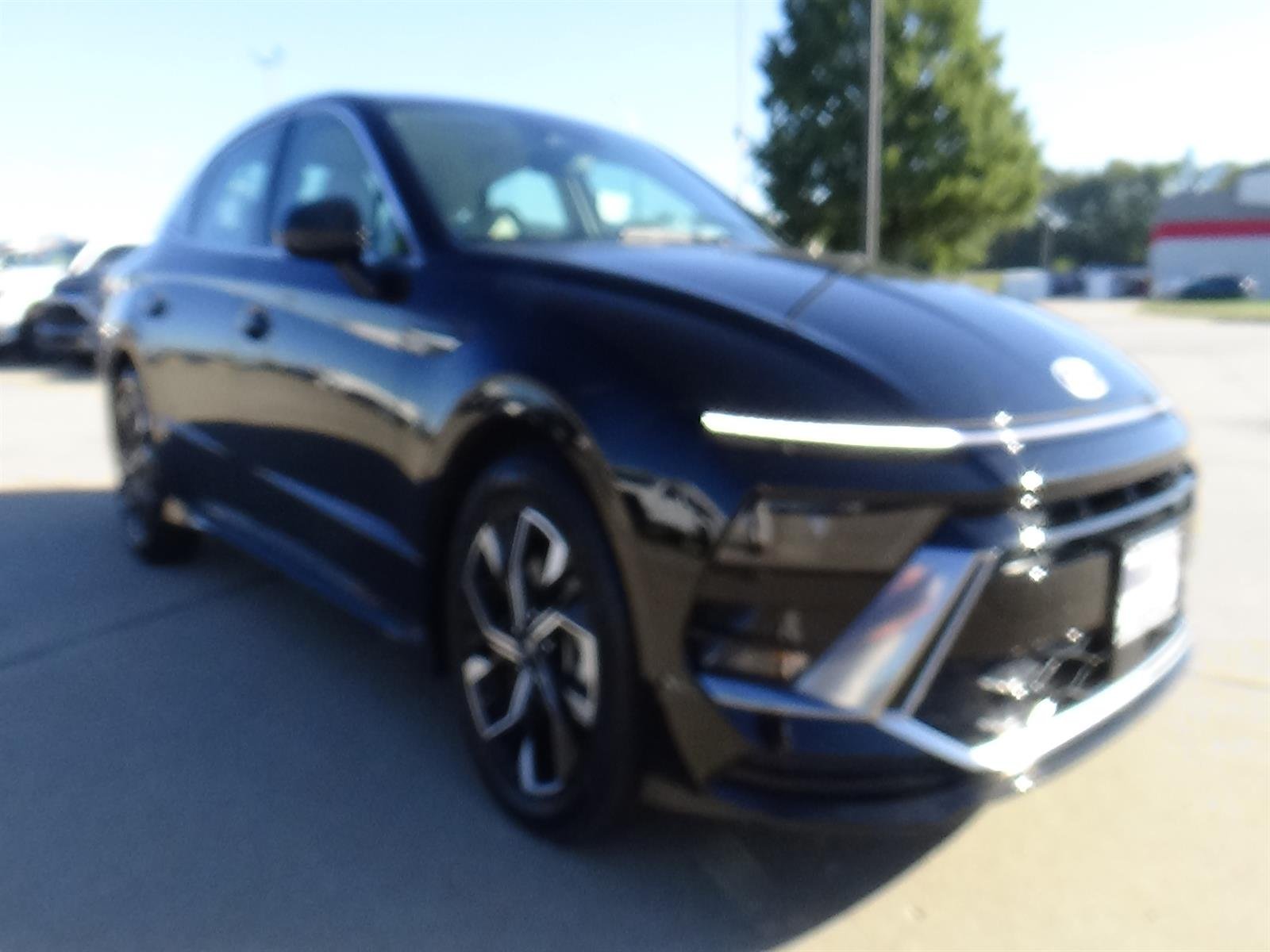 Used 2025 Abyss Black Pearl (a2b) Hyundai SEL image 5