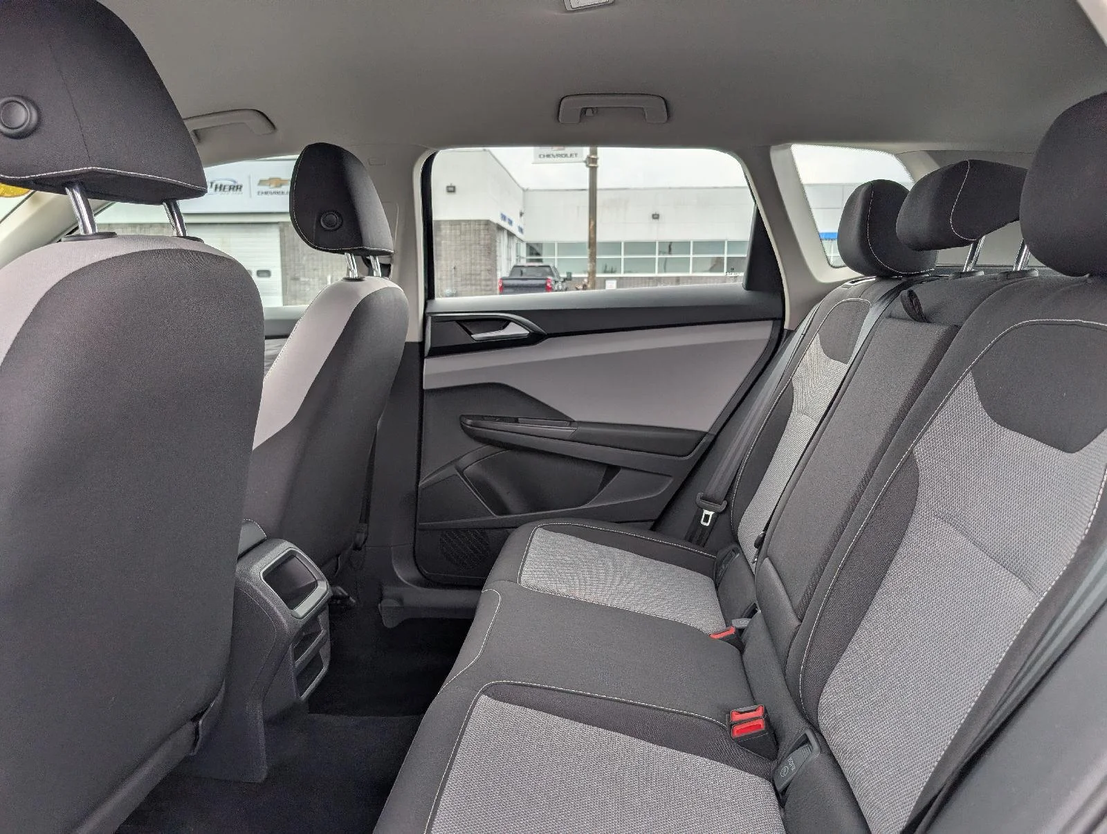 Used 2023  Volkswagen S image 11