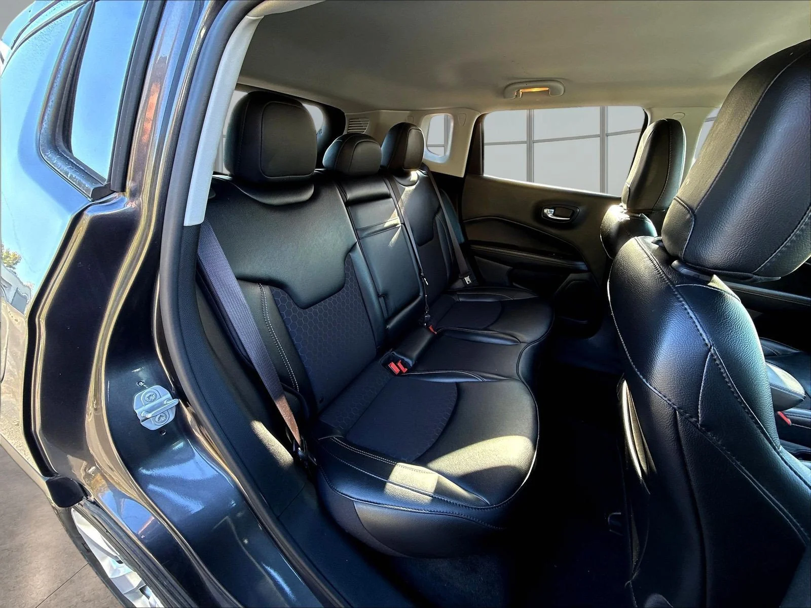 Used 2020 Crystal Metallic Jeep Latitude image 26