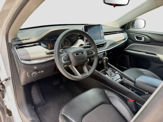 Used 2022 Bright White Clearcoat Jeep Latitude image 24
