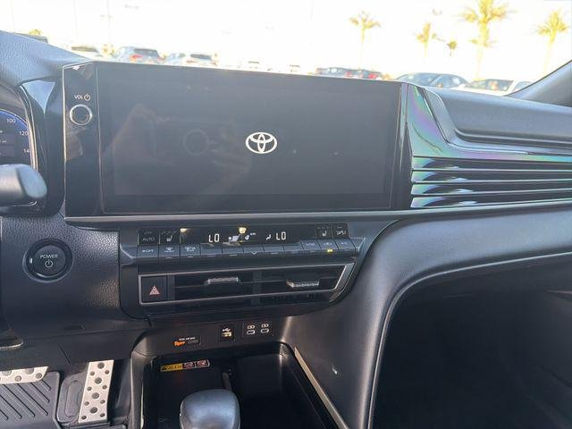 Certified Used 2025 WIND CHILL PEARL Toyota  image 19