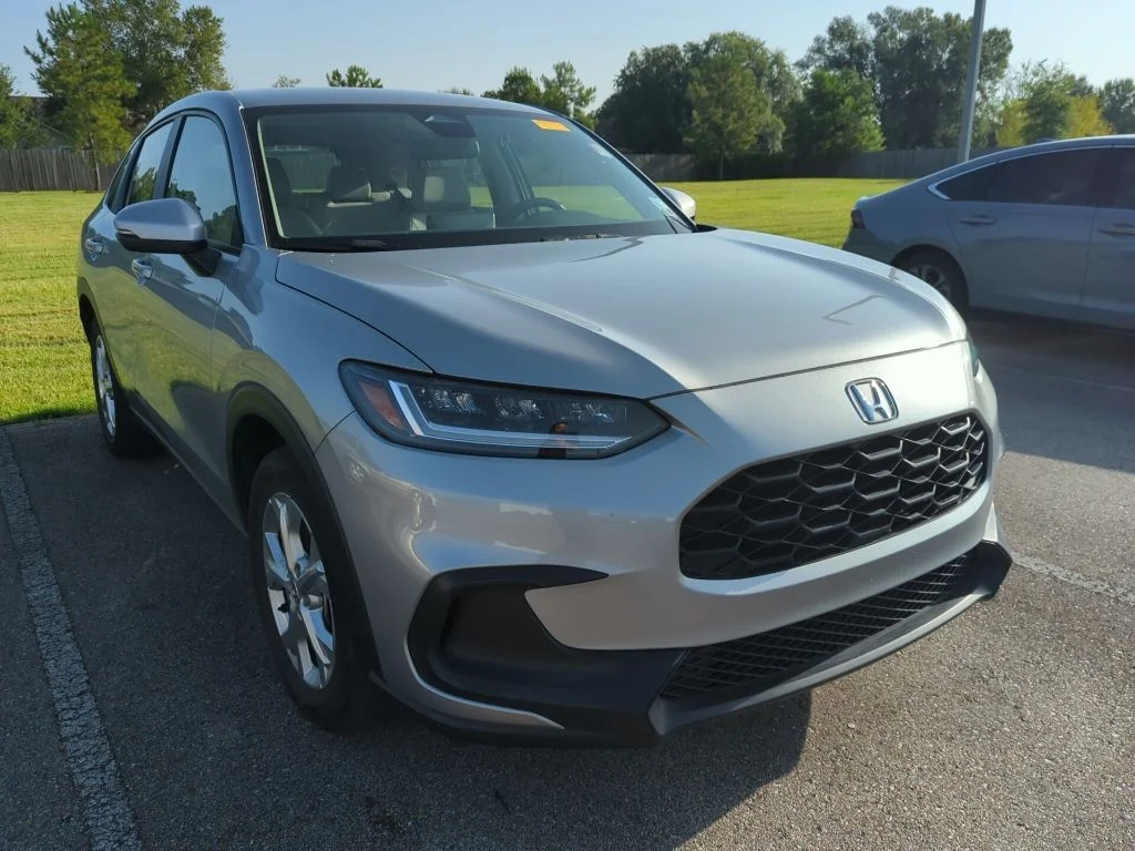 Certified Used 2024 Lunar Silver Metallic Honda LX image 2